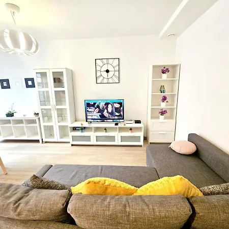 Apartman 2 Bedroom Urban Escape In *