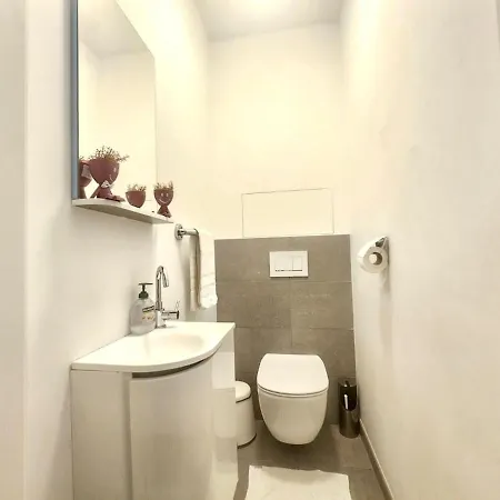 Apartman 2 Bedroom Urban Escape In *